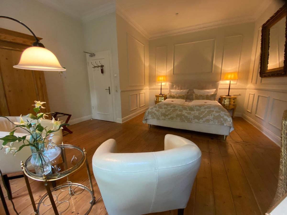 Hotel Hochzeitshaus Aurich Buitenkant foto