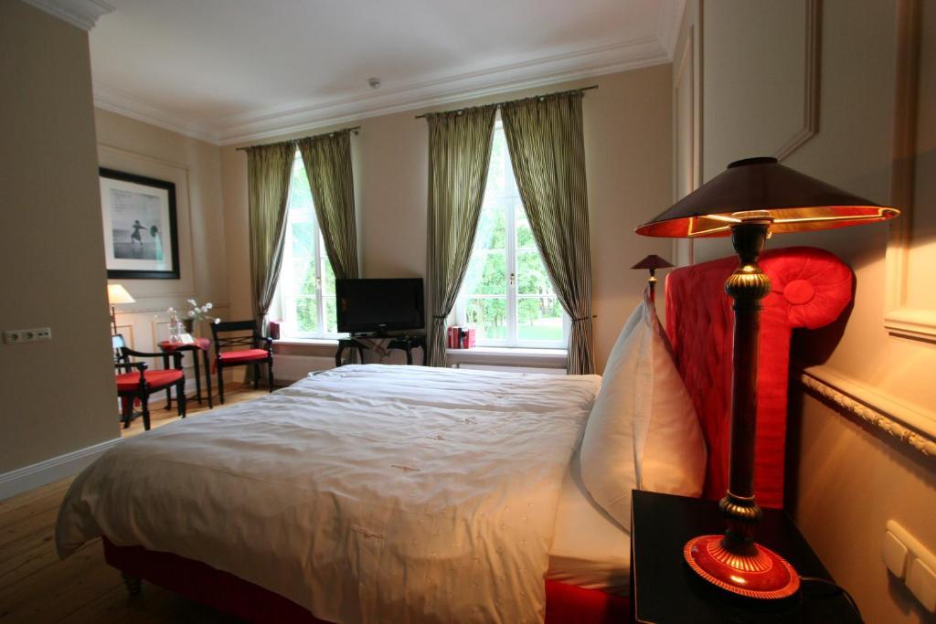 Hotel Hochzeitshaus Aurich Kamer foto